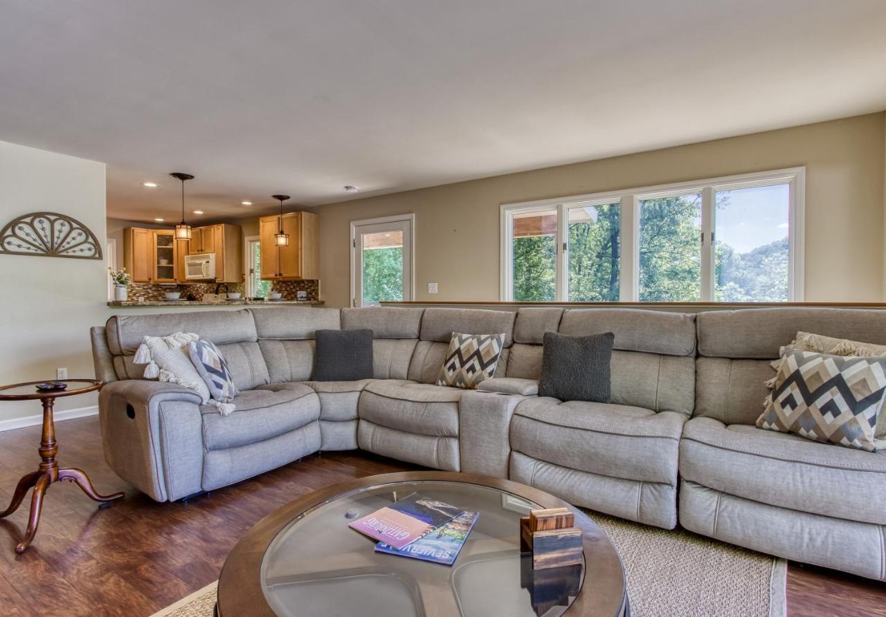 Memorable "Deer & Doe" By Honeybearcabins 4Br 3Ba, Mountain View Deck, Farmhouse Decor, Fireplace, 3 Acres Sevierville Dış mekan fotoğraf