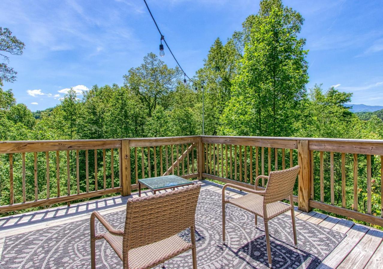 Memorable "Deer & Doe" By Honeybearcabins 4Br 3Ba, Mountain View Deck, Farmhouse Decor, Fireplace, 3 Acres Sevierville Dış mekan fotoğraf
