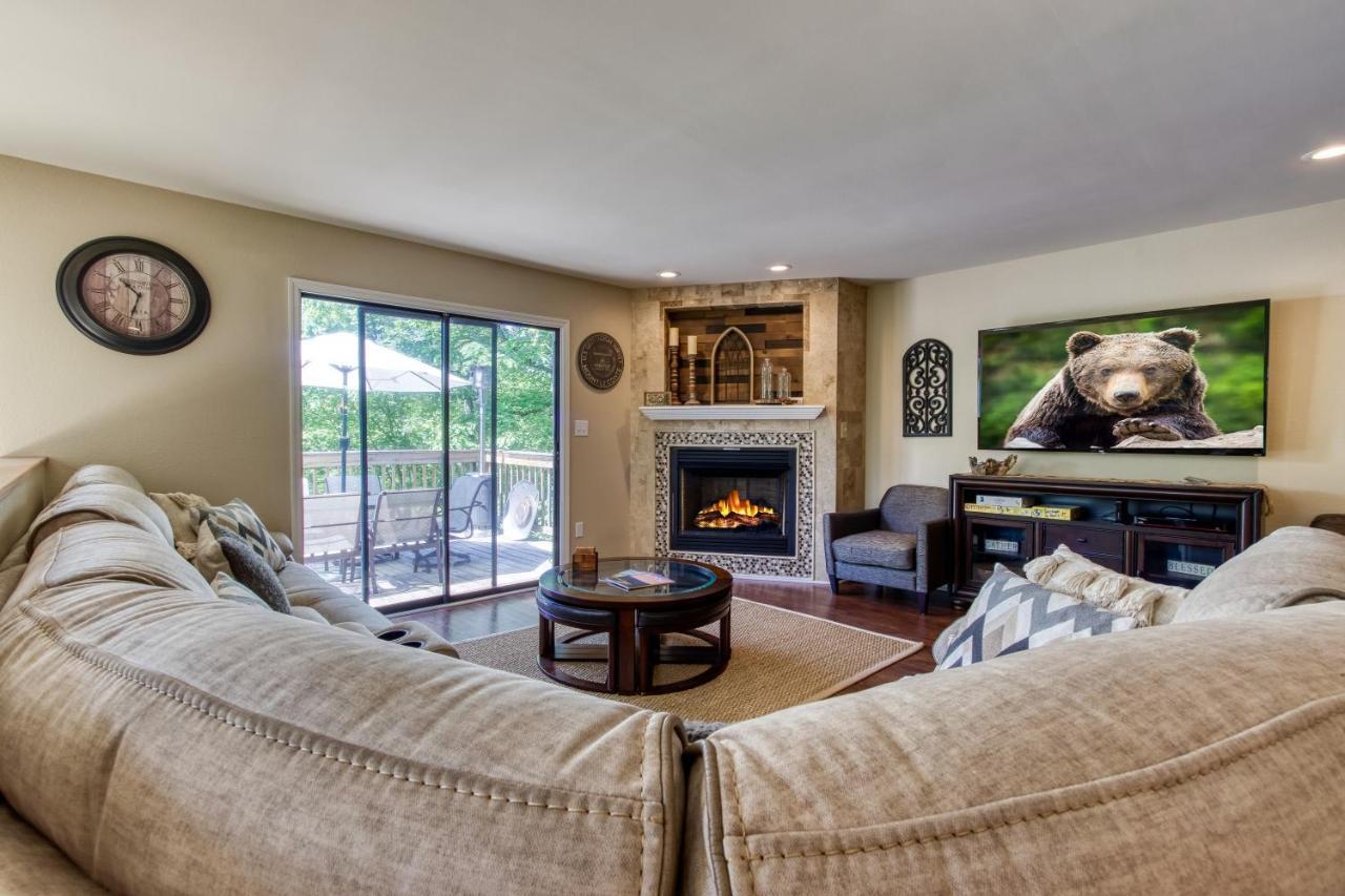 Memorable "Deer & Doe" By Honeybearcabins 4Br 3Ba, Mountain View Deck, Farmhouse Decor, Fireplace, 3 Acres Sevierville Dış mekan fotoğraf