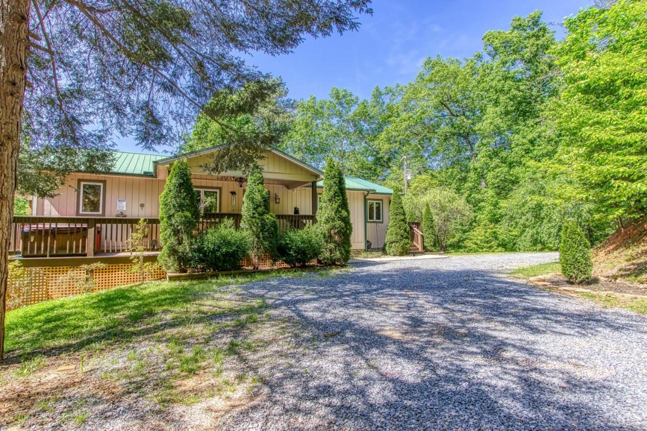 Memorable "Deer & Doe" By Honeybearcabins 4Br 3Ba, Mountain View Deck, Farmhouse Decor, Fireplace, 3 Acres Sevierville Dış mekan fotoğraf